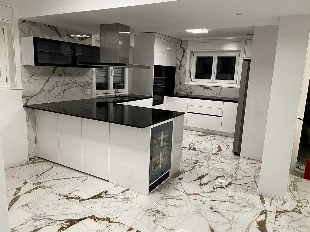 Pose de carrelage marbre blanc dans la cuisine Pose de carrelage marbre blanc dans la cuisine